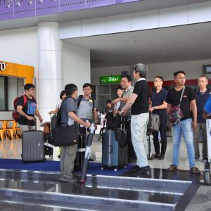 TREPSEA Hosts gave a warm greeting to the guests at the Jalaluddin Airport